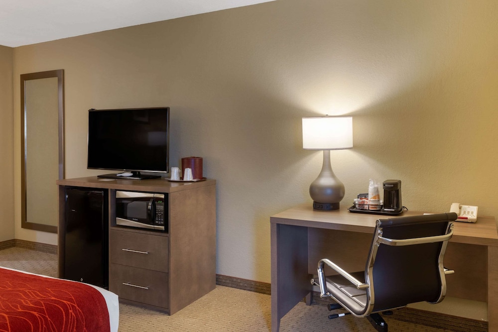 Comfort Inn Marshall Station 34/40