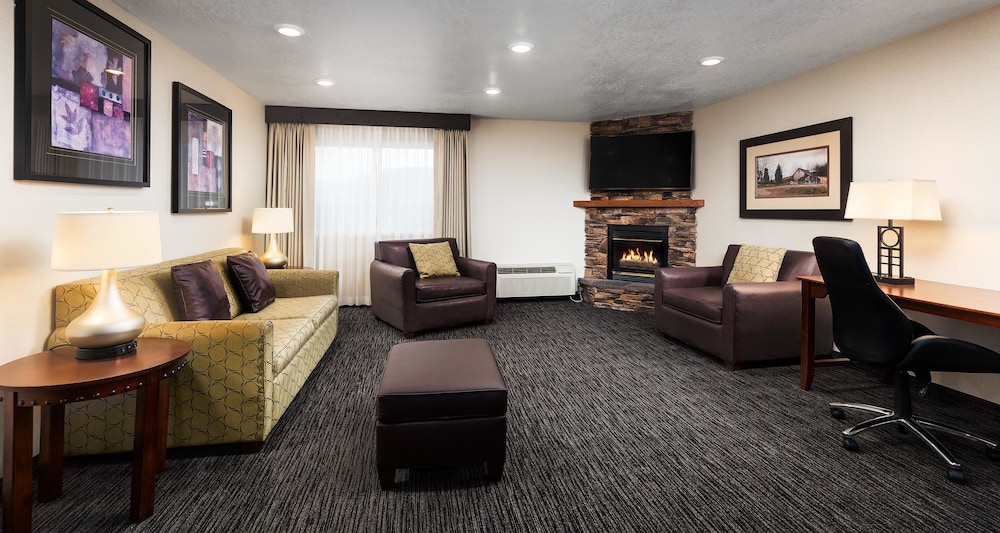 Best Western Plus Landmark Inn 36/38