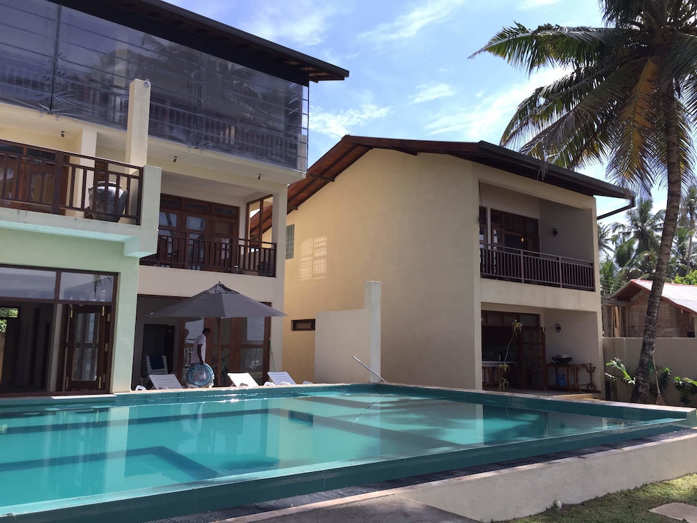 Chillax Villas 5/50