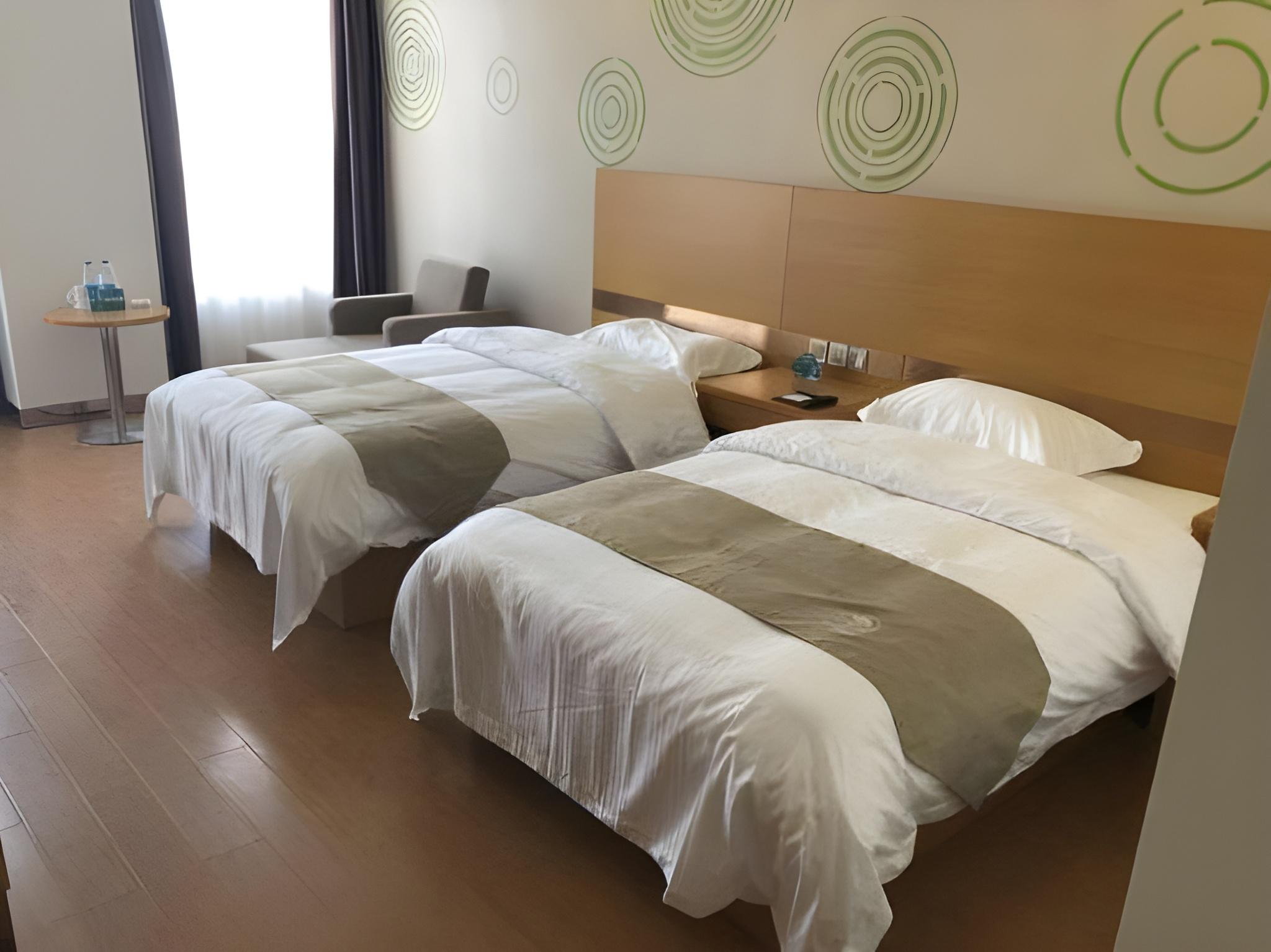 FEATURE, TWIN BEDS