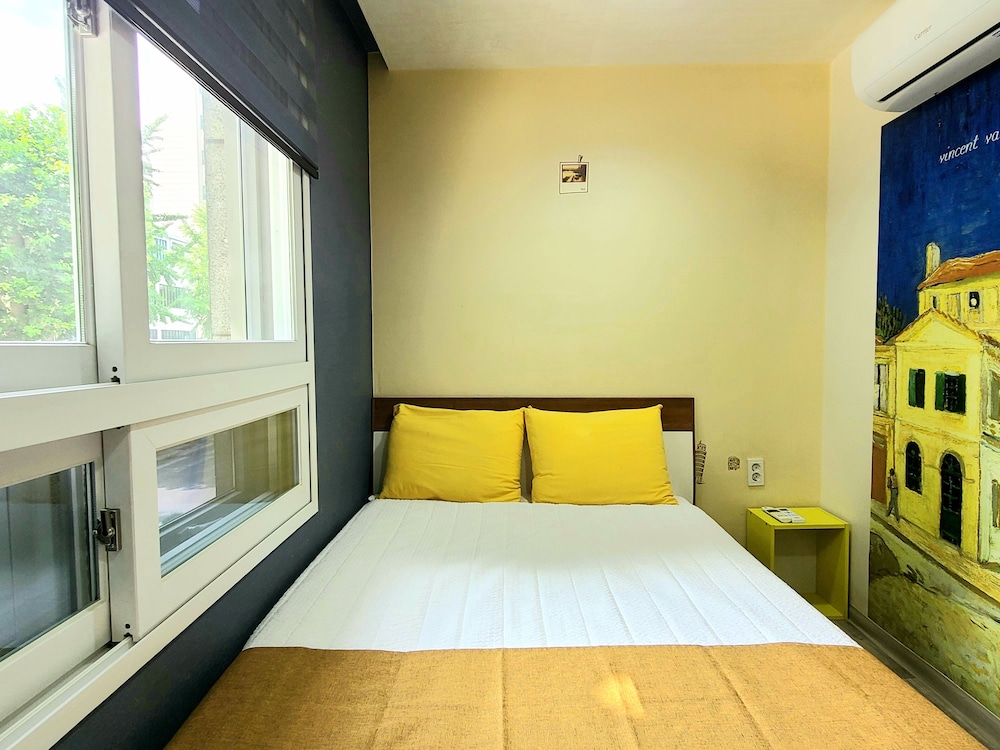 Hostel Tommy Formerly Yellow Brick 2 Hotel 15/47
