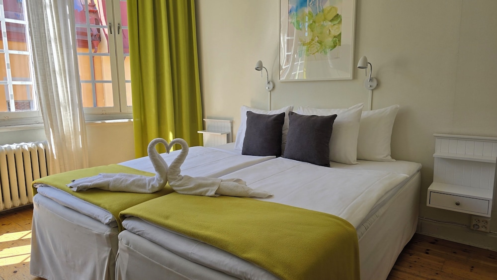 Hotel Emma 4/39