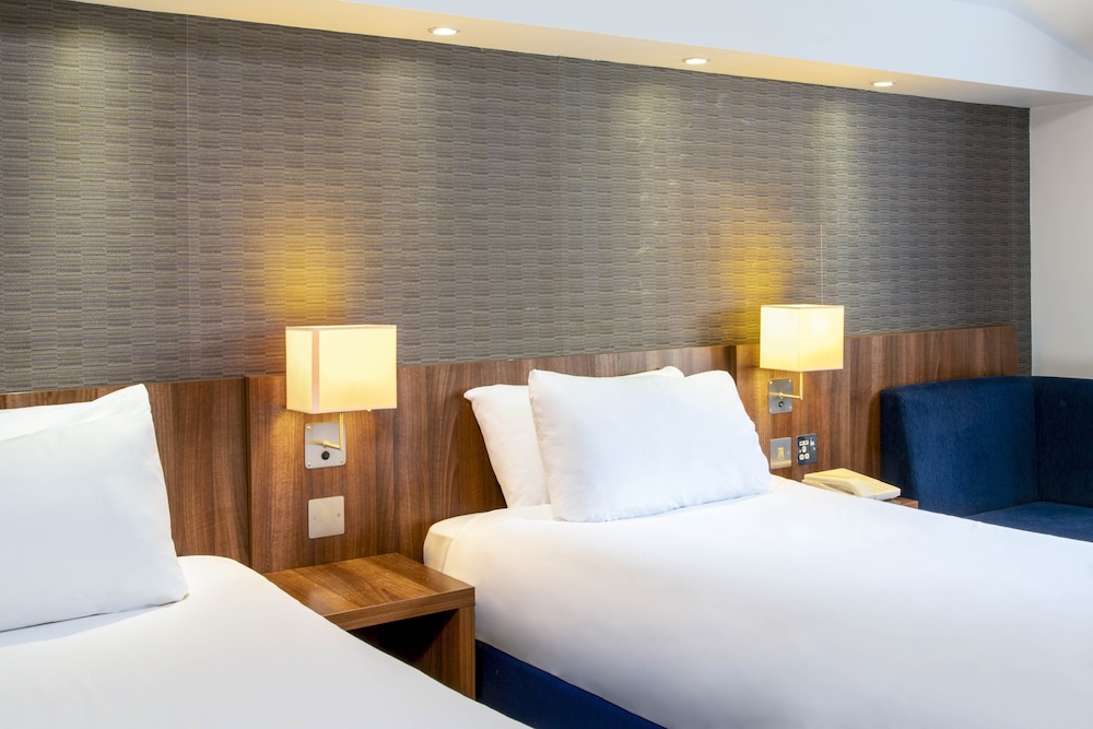 HOLIDAY INN EXPRESS YORK 27/72