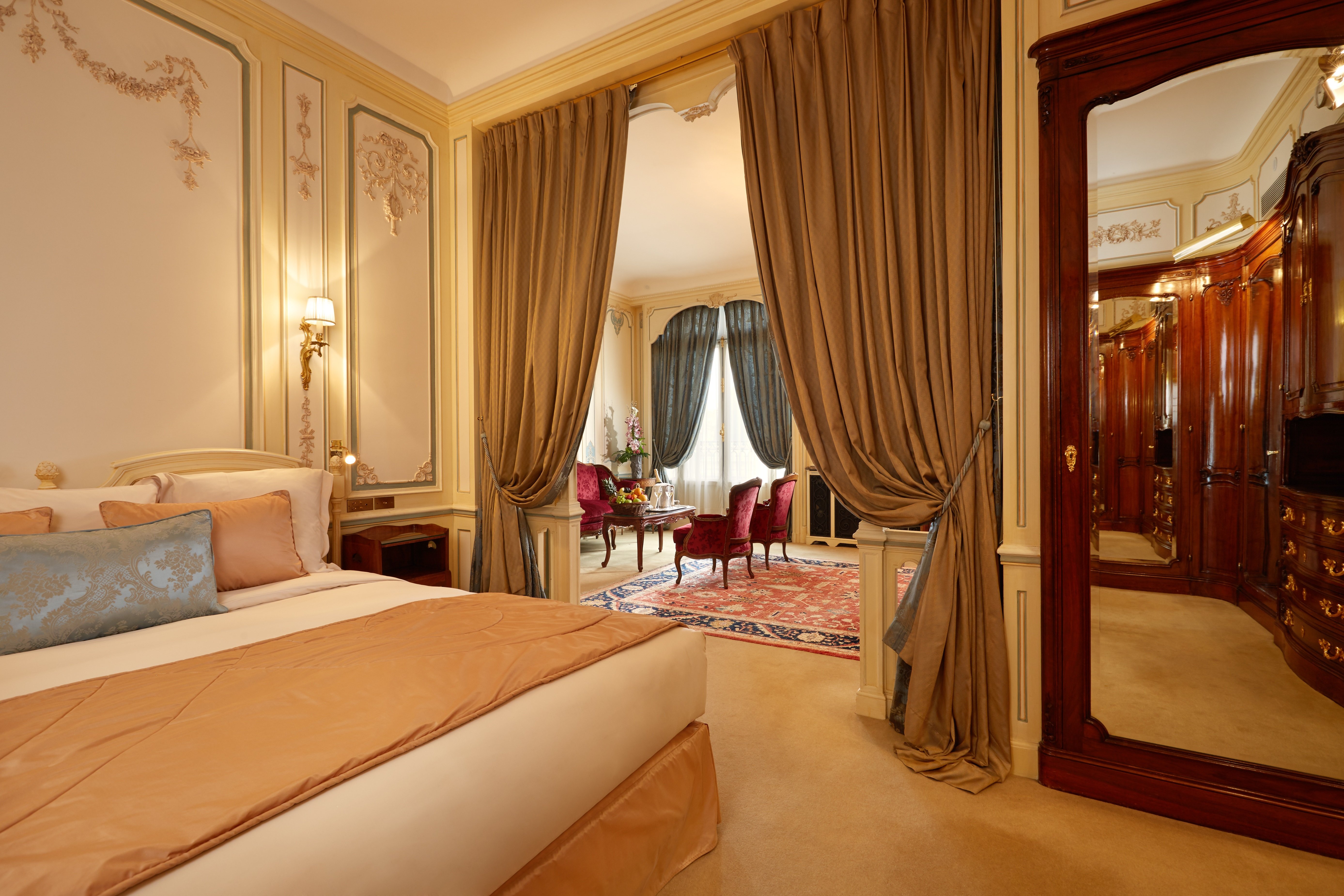 HOTEL RAPHAEL 31/80