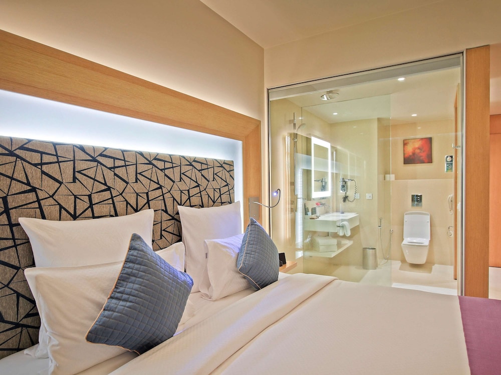 Novotel Visakhapatnam Varun Beach Hotel 29/75