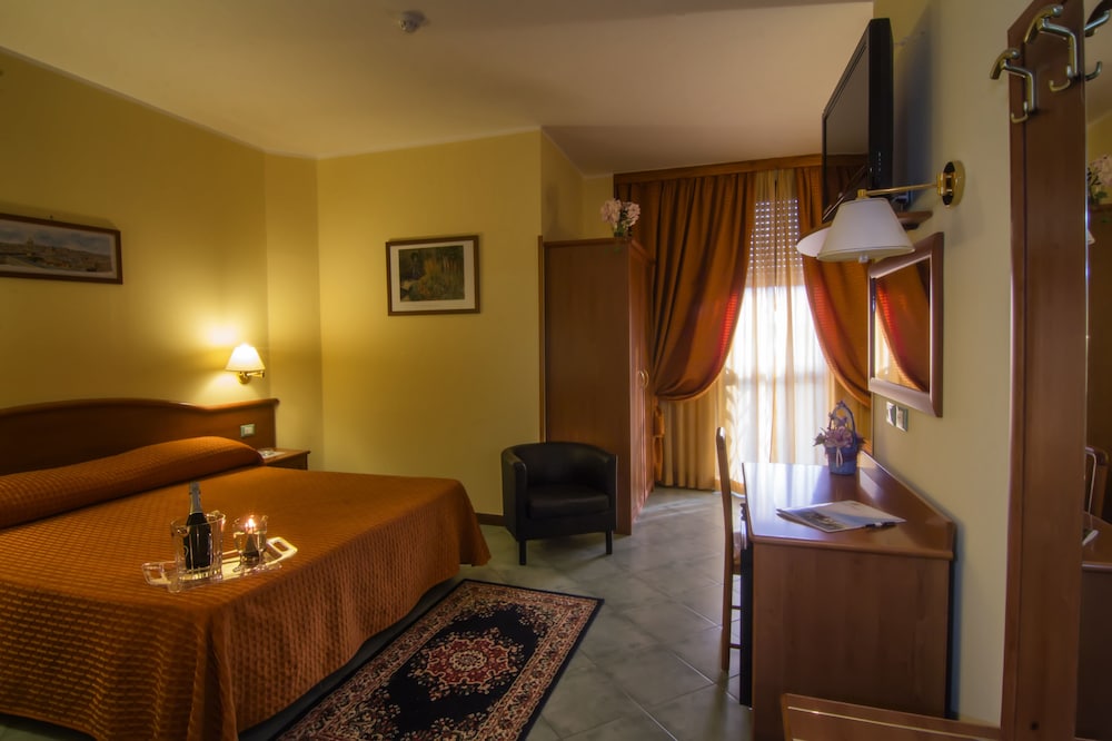 HOTEL DEGLI AMICI 9/42