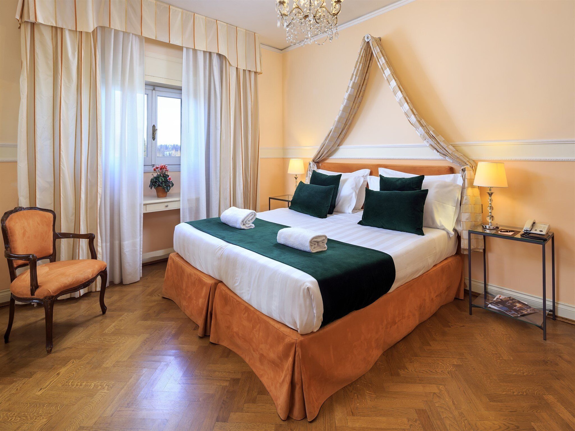 COMFORT, DOUBLE OR TWIN BED