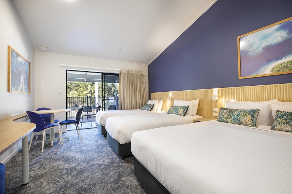 Mission Beach Resort 23/75