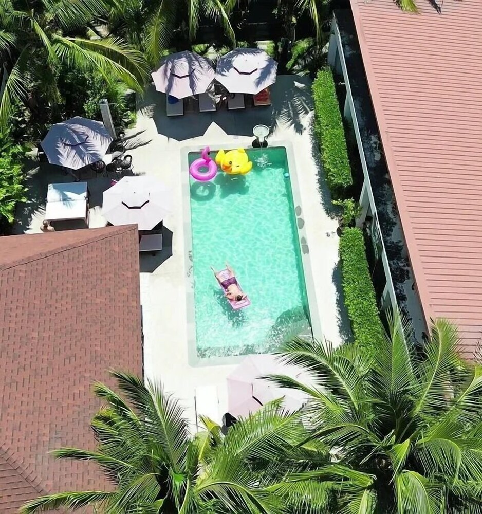Lotus Bleu Resort & Restaurant 56/61