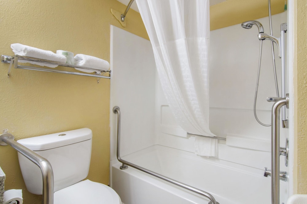 Quality Inn Merriam Kansas City 22/41