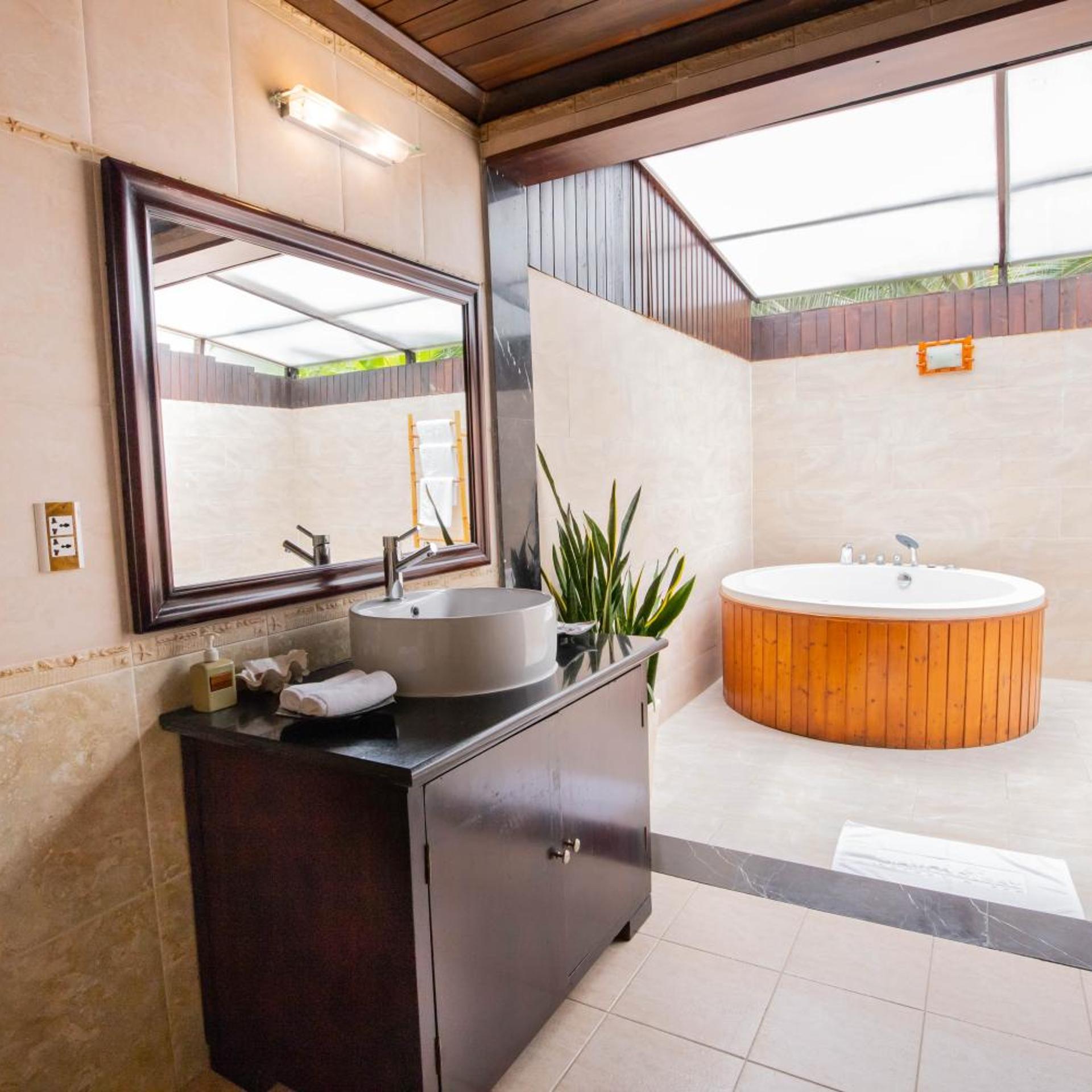 بنغل بإطلالة على البحر بجاكوزي، Diamond Bay Resort & Spa 10/10