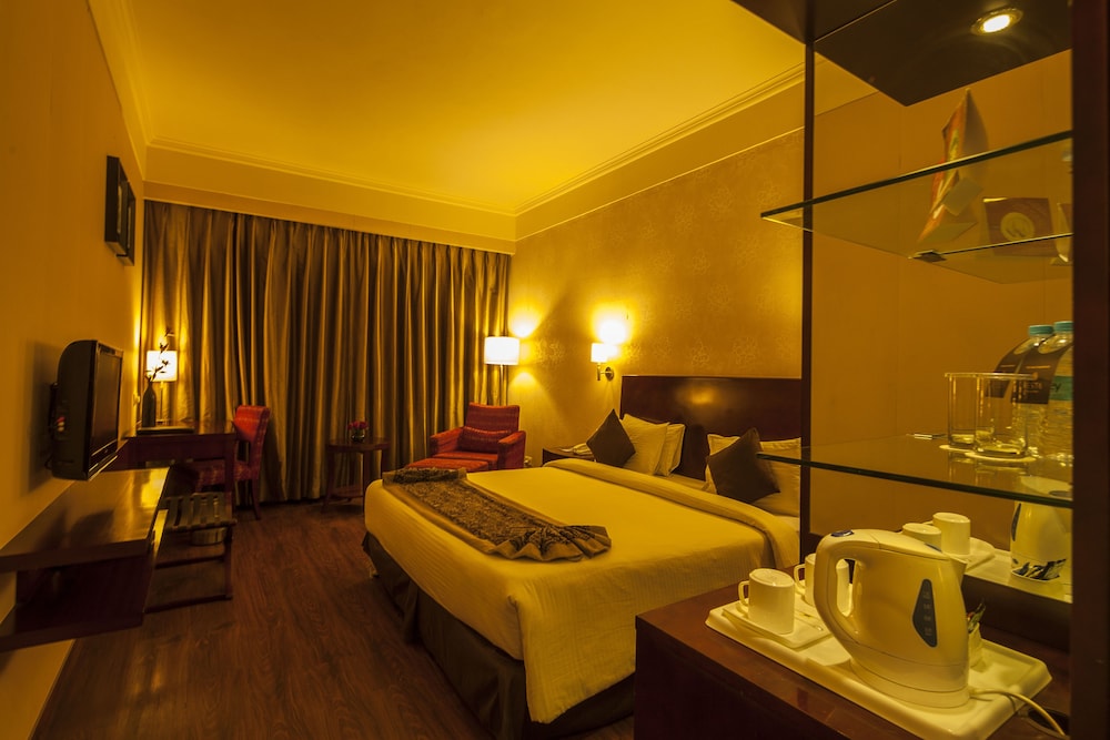 VESTA MAURYA PALACE 30/67