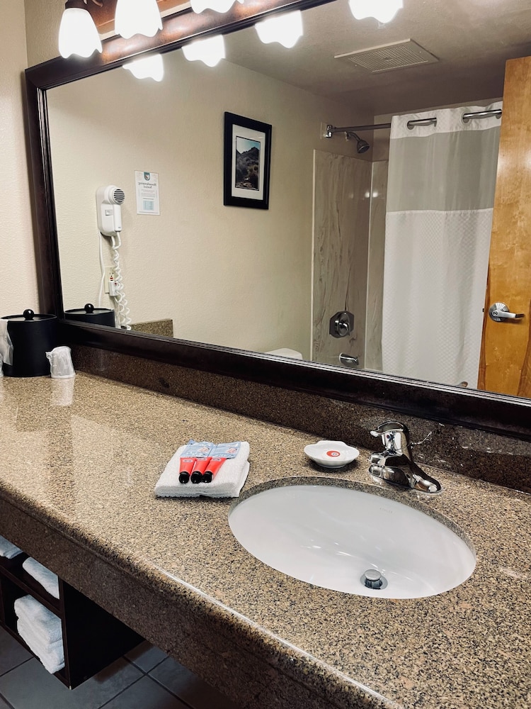 Hualapai Lodge 24/24