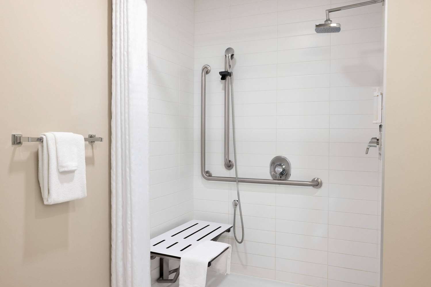 Microtel Inn And Suites By Wyndham Val-D Or 24/26