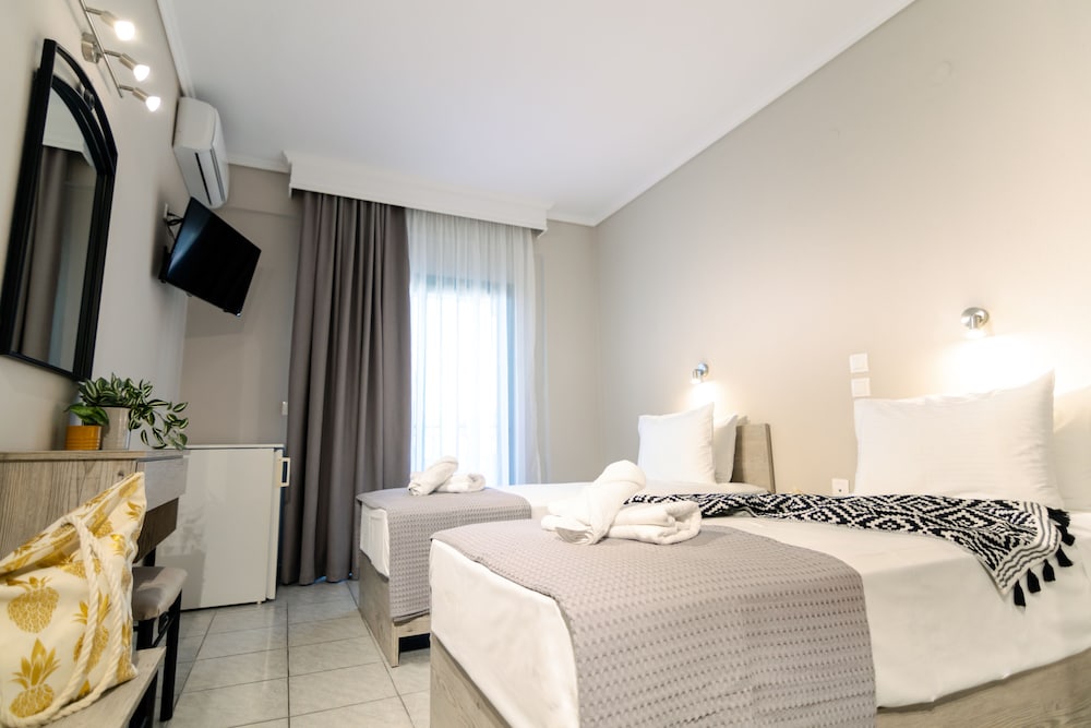 Iris Hotel 67/107