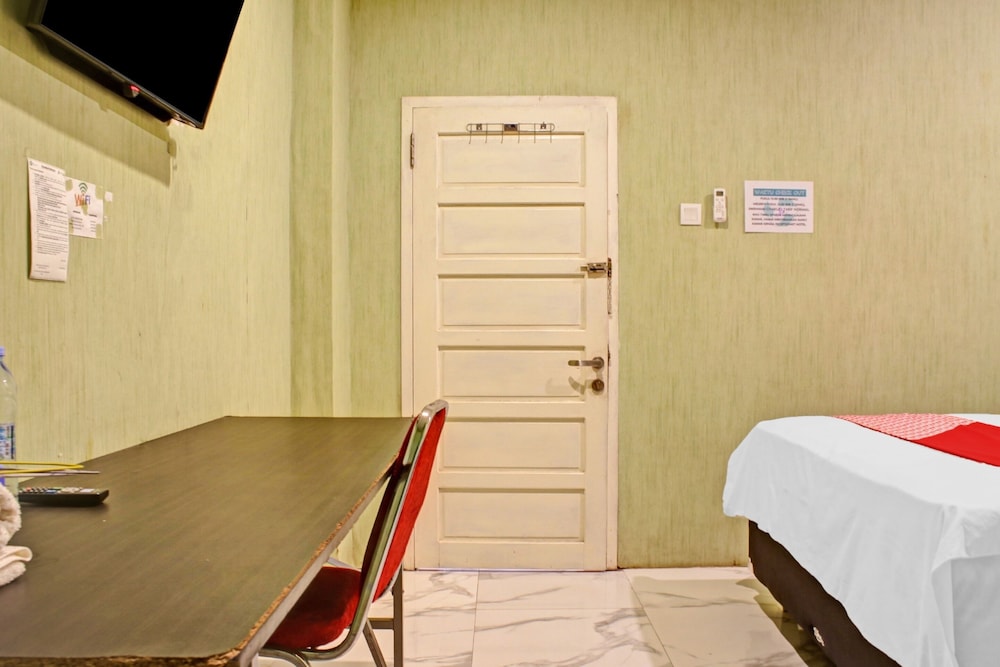 OYO 90112 Hotel Permata Inn 10/18