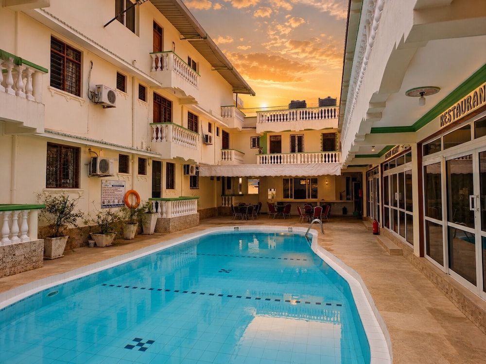 Prestige Leisure Hotel 24/50