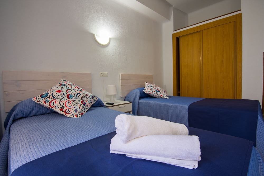 Hostal Guillot 6/18