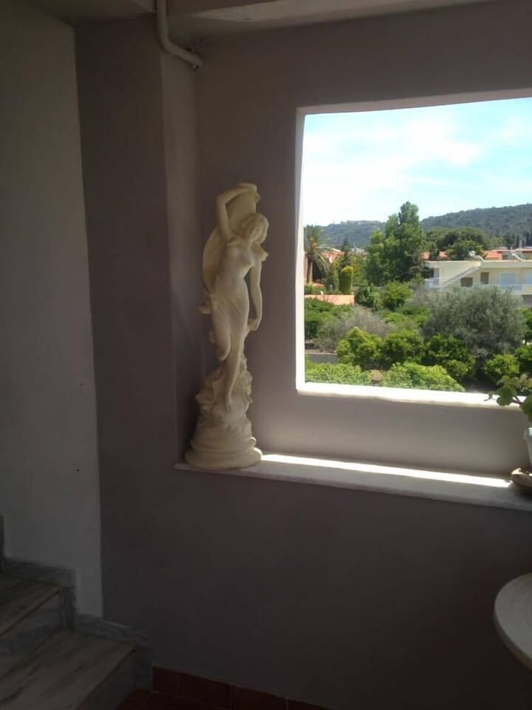 Platoni Elite Apartments photo3