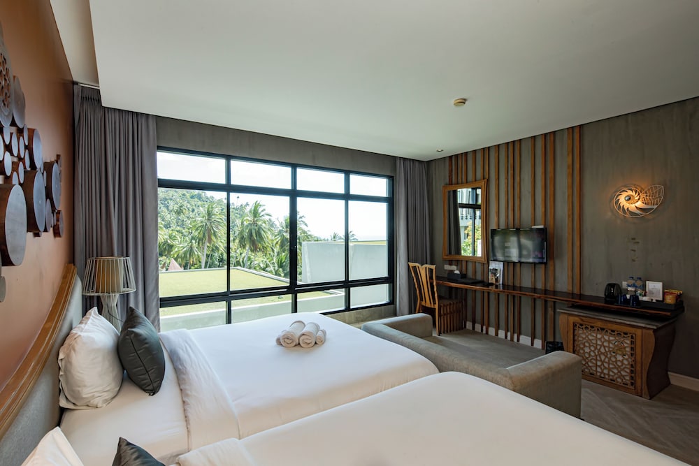 DELUXE ROOM