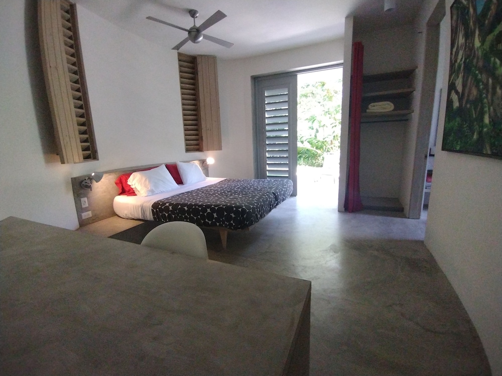 Hix Island House 6/50