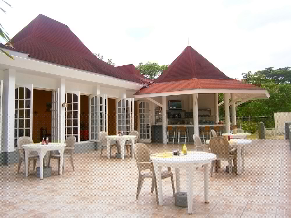 Coral Seas Beach Resort 16/58