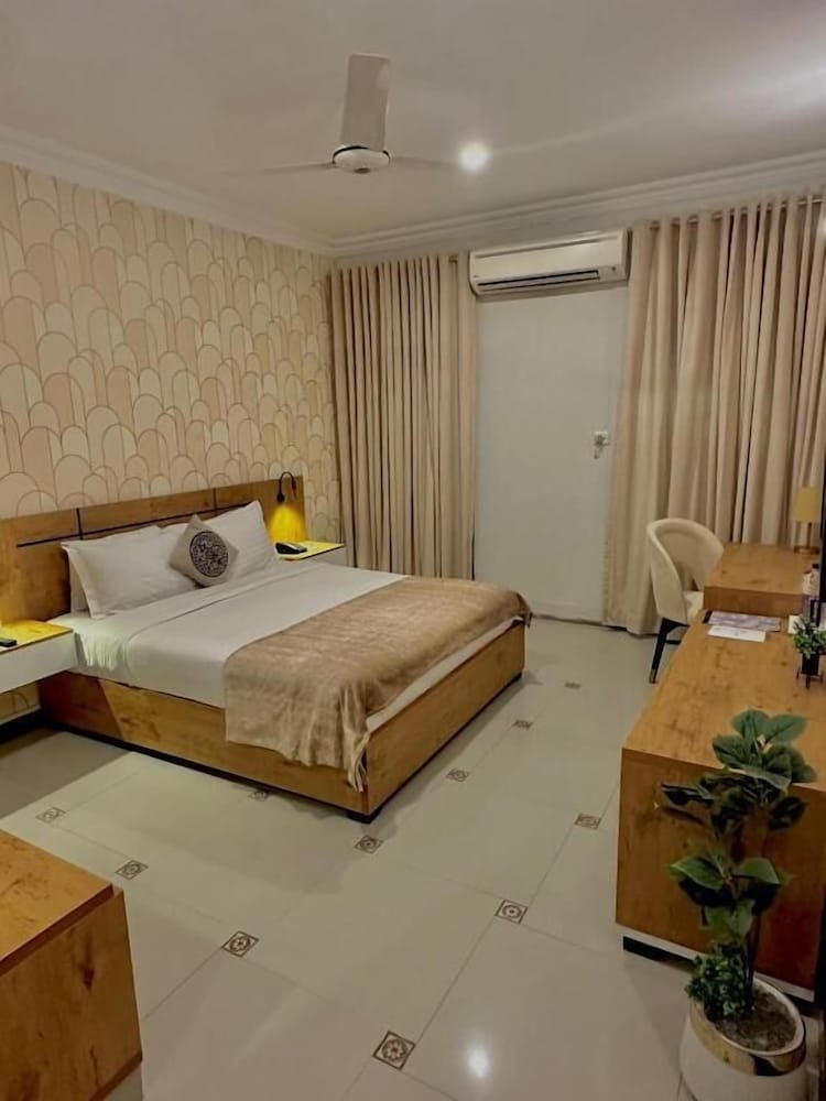 The Mark Suites and Banquet Halls 17/45
