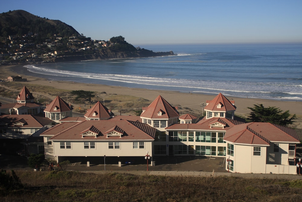 Pacifica Beach Hotel 46/56