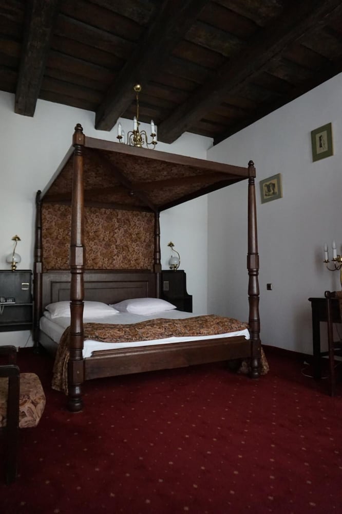 Dwor Polski Hotel 45/50