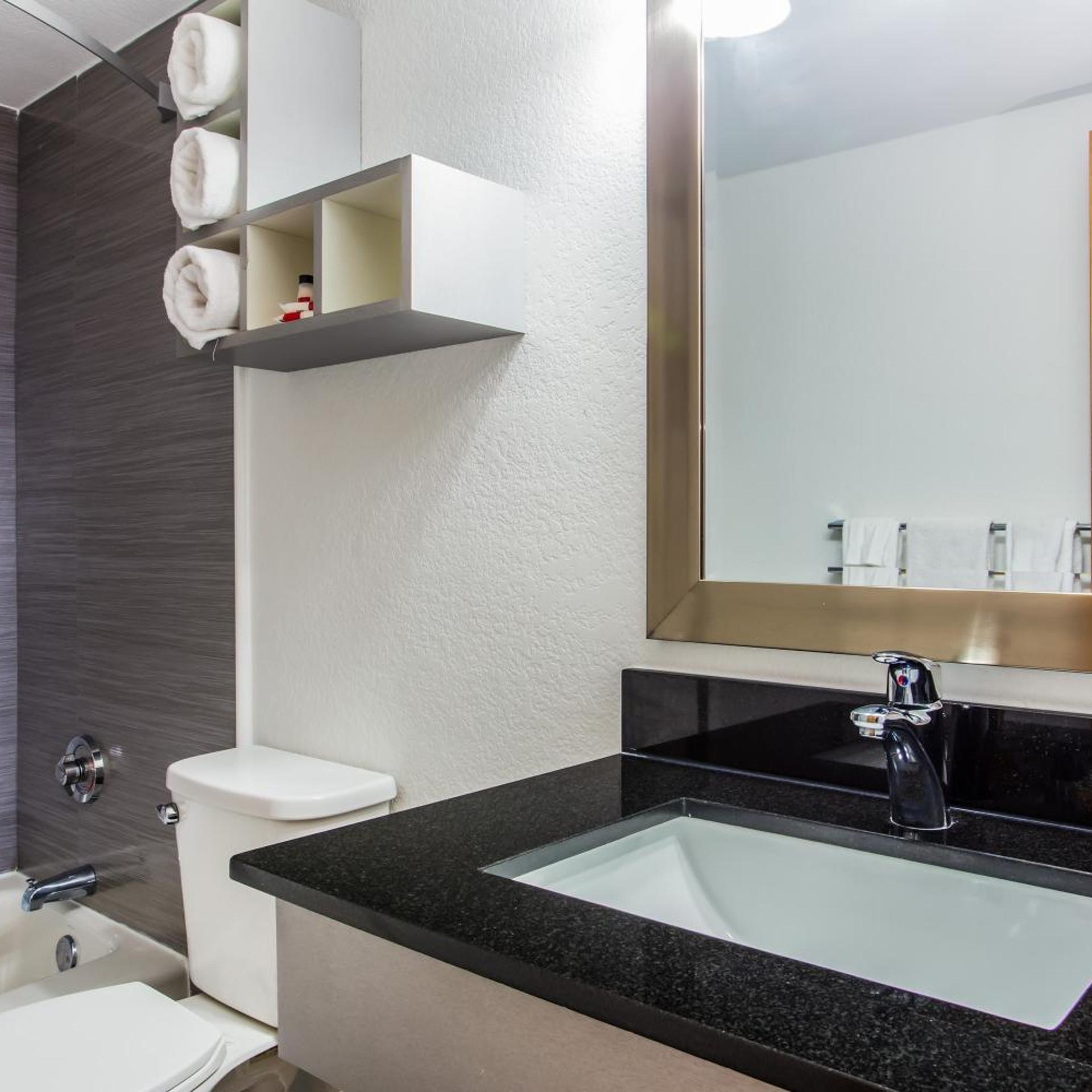 Room, 2 Queen Beds, Arya Blu Inn and Suites (Ex Days Inn Ormond Beach Mainsail Oceanfront) 4/8