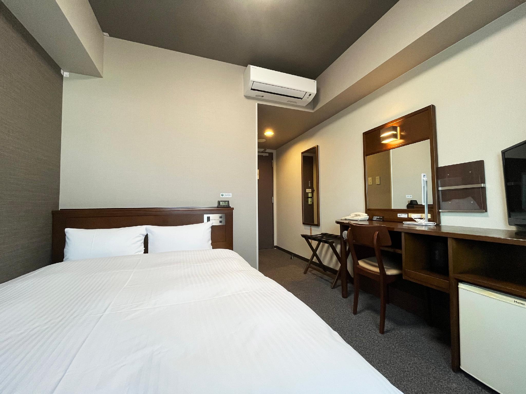 Semi Room, Semi Double Bed, Electronic Cigarette Only, Smoking