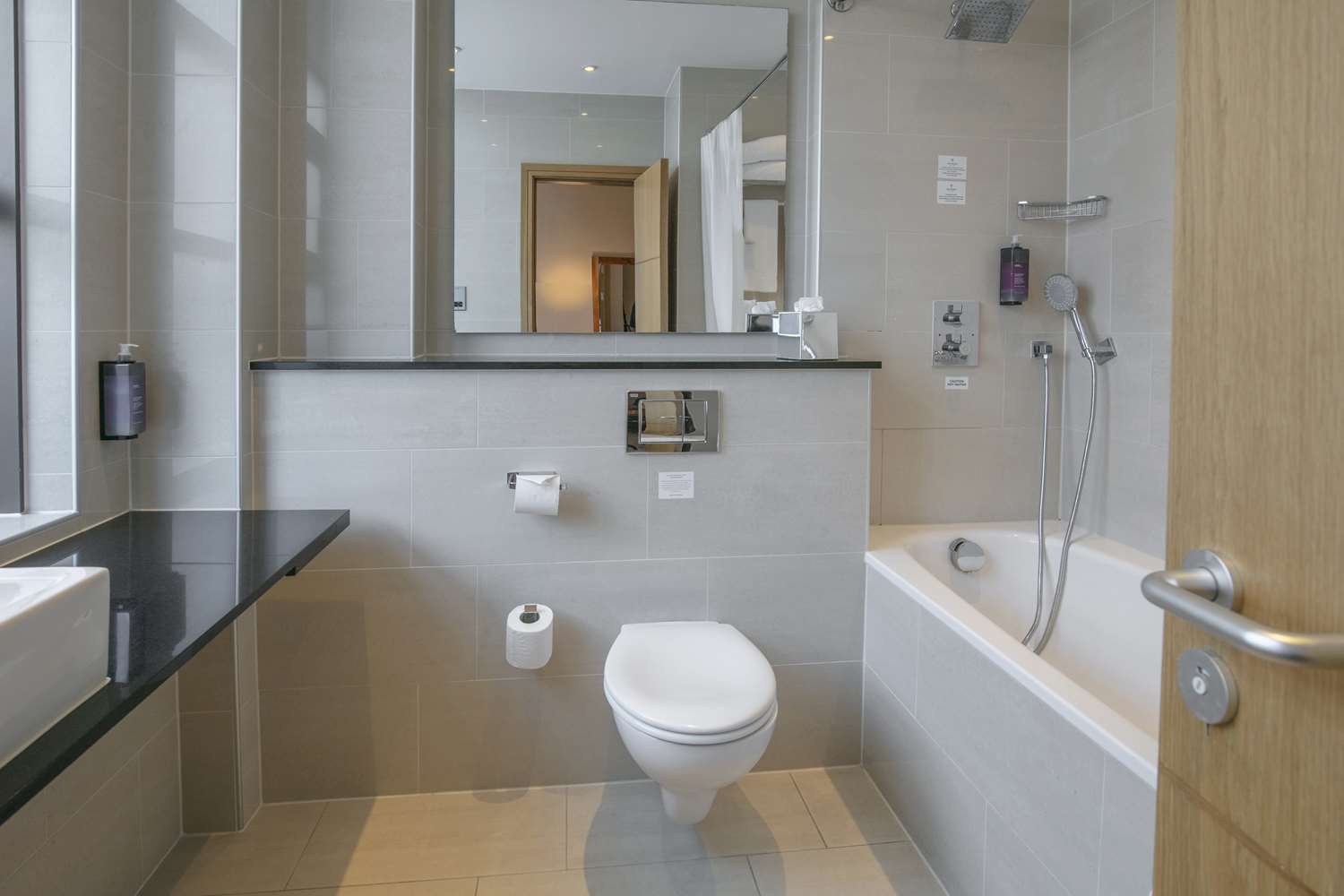 The Crown London, WorldHotels Distinctive 45/47