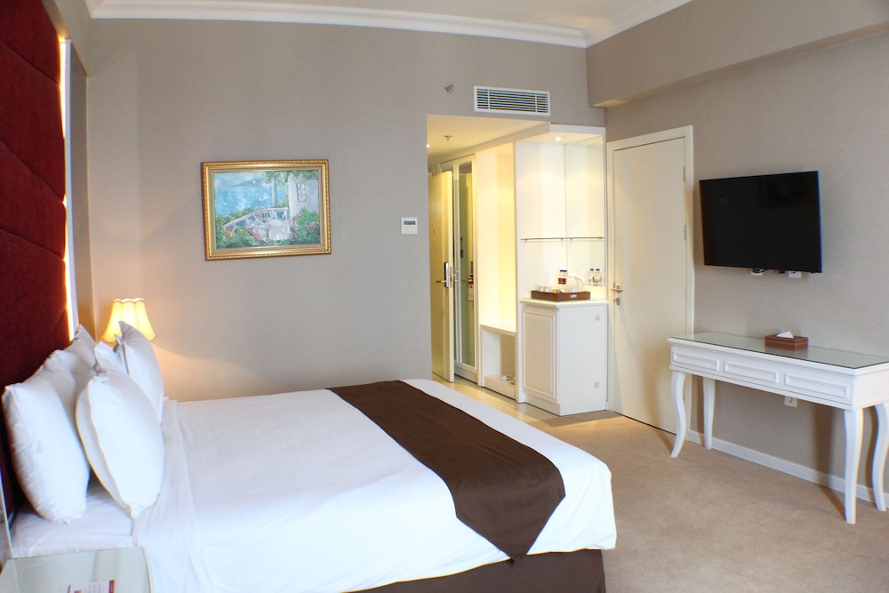 Golden Tulip Legacy Surabaya 6/31