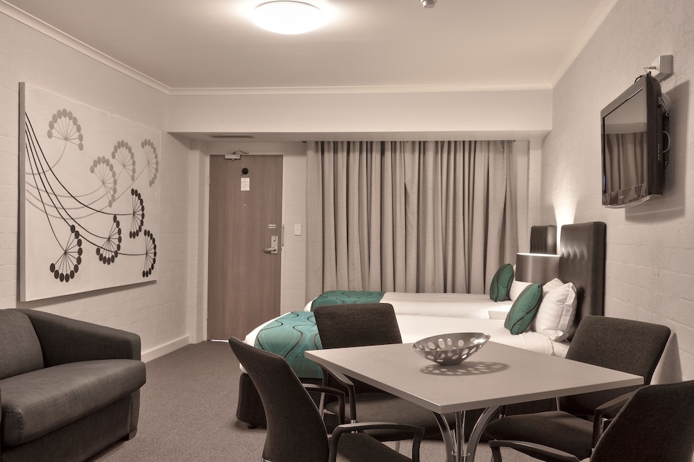 Pavilion Hotel Wagga Wagga 33/34