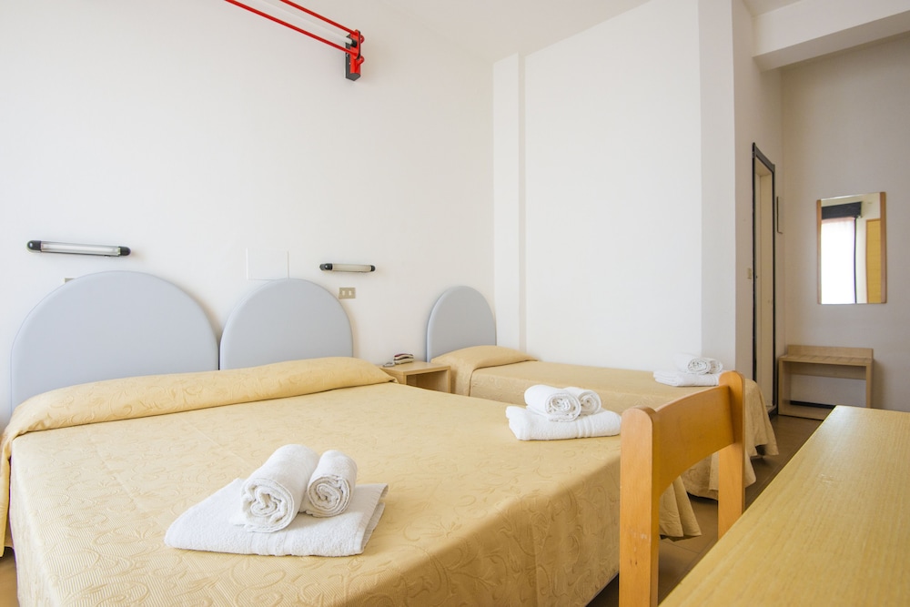 ROOM, QUADRUPLE
