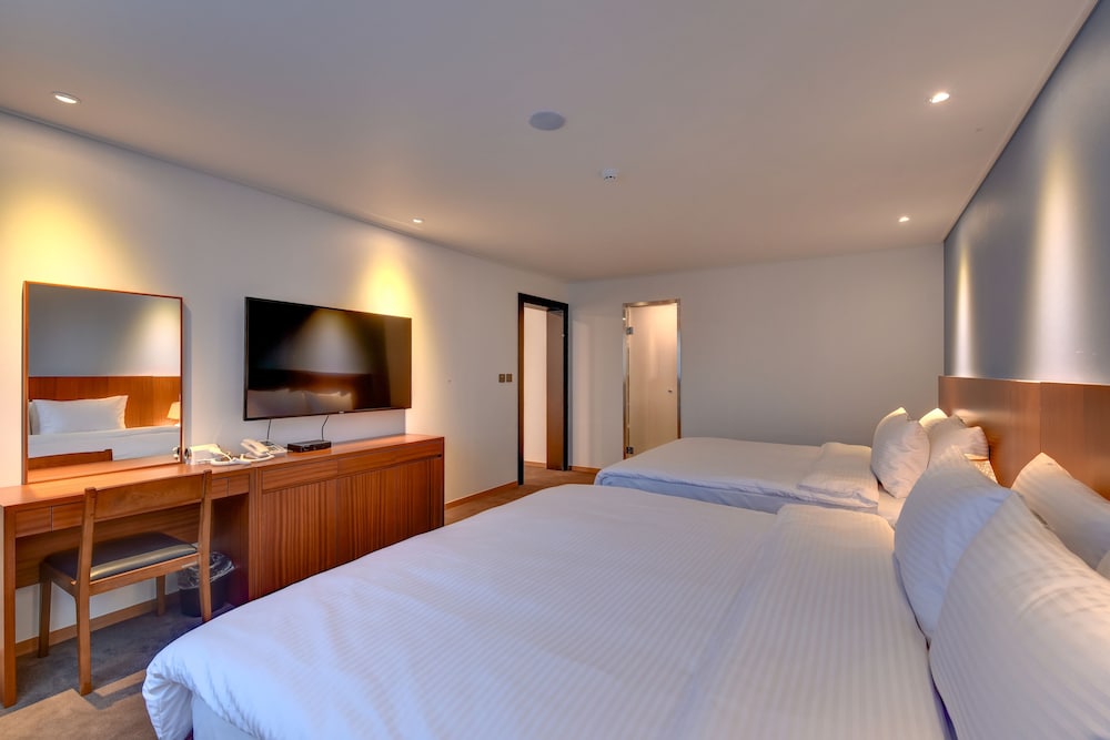 Sea & Moon Tourist Hotel 12/51