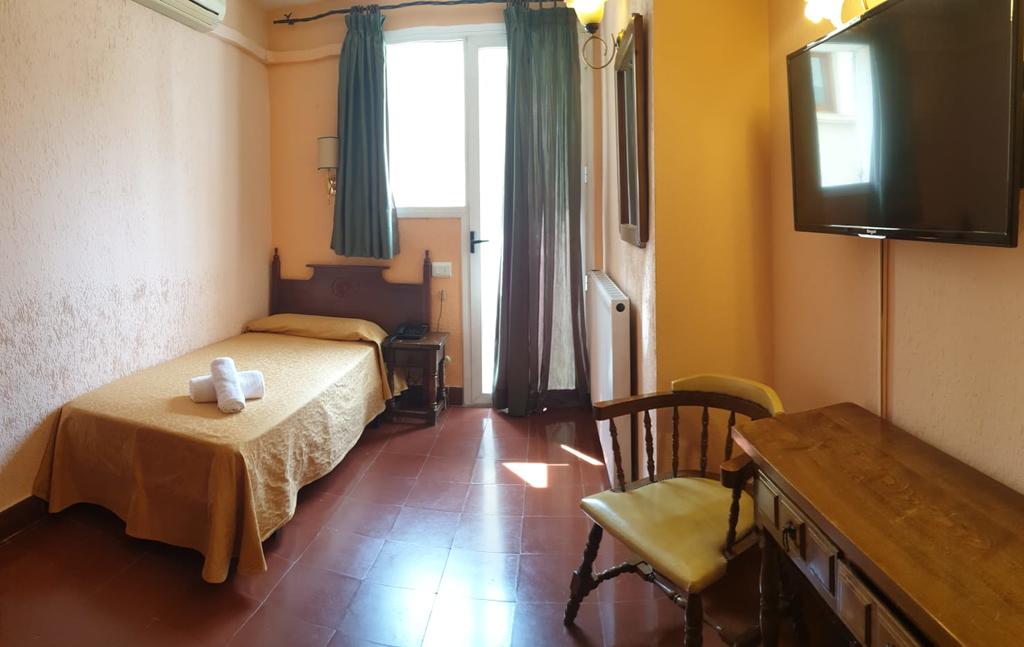 Mercedes Hotel 13/56
