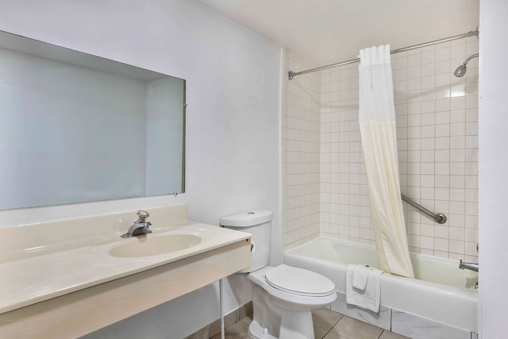 Motel6 Falls Church, VA - Arlington Boulevard 22/25