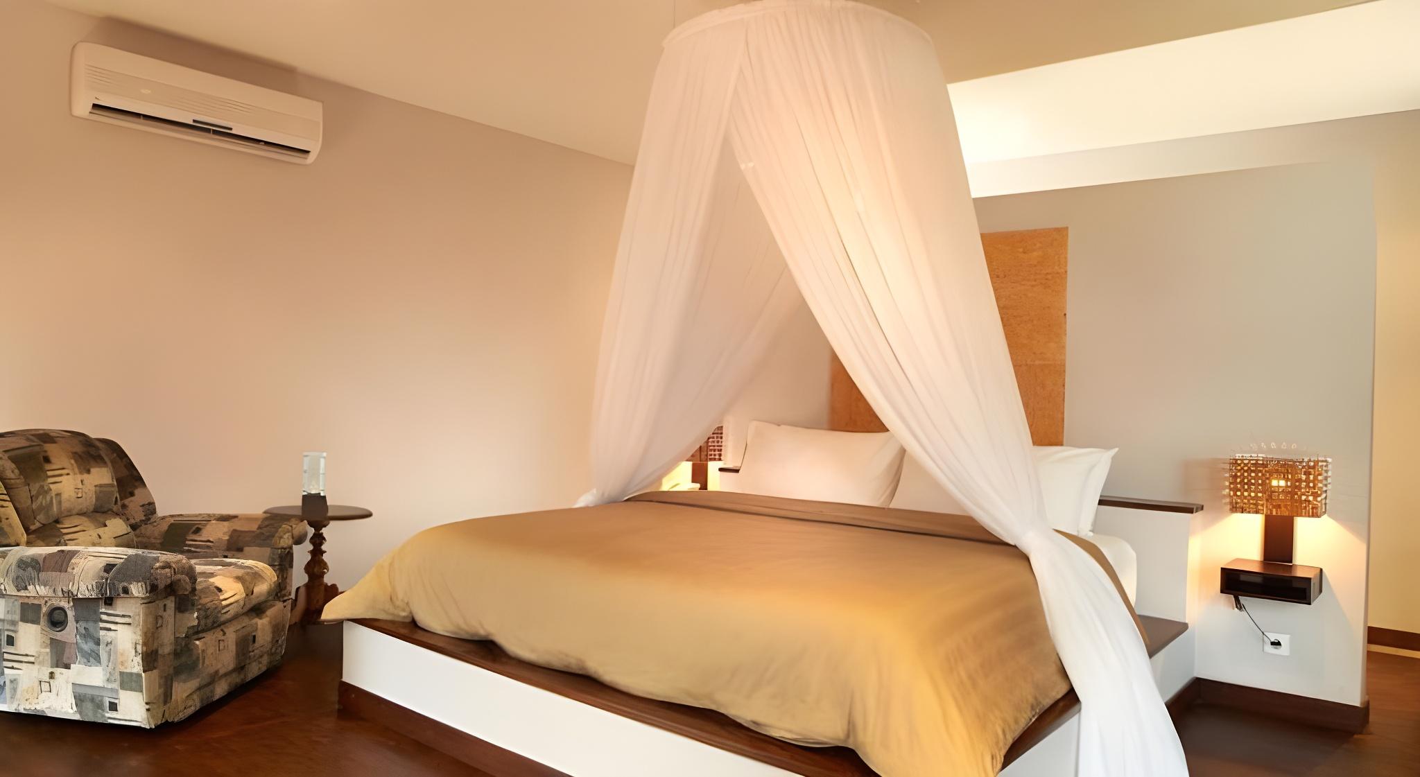 3 Bedrooms, Royal, Villa