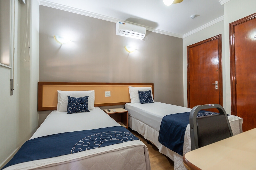 APARTMENT, DOUBLE OR TWIN BED