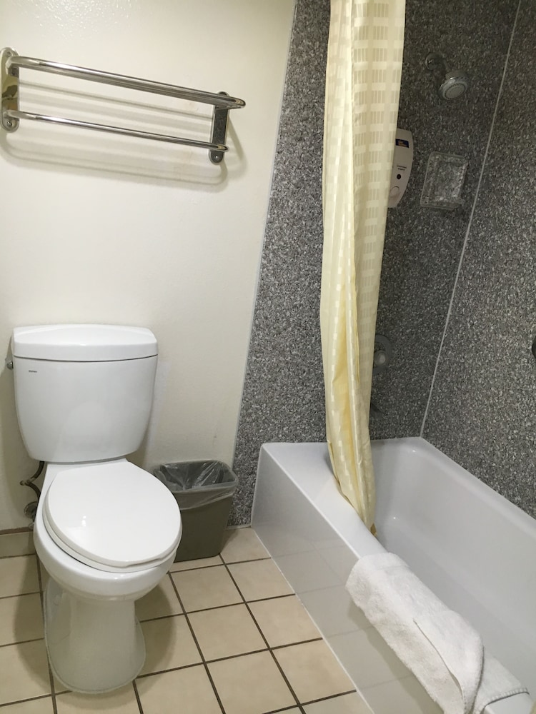 Riverside Inn & Suites 54/56