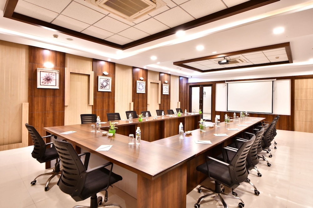 Click Hotel Sagar Plaza Chakan Pune 36/48