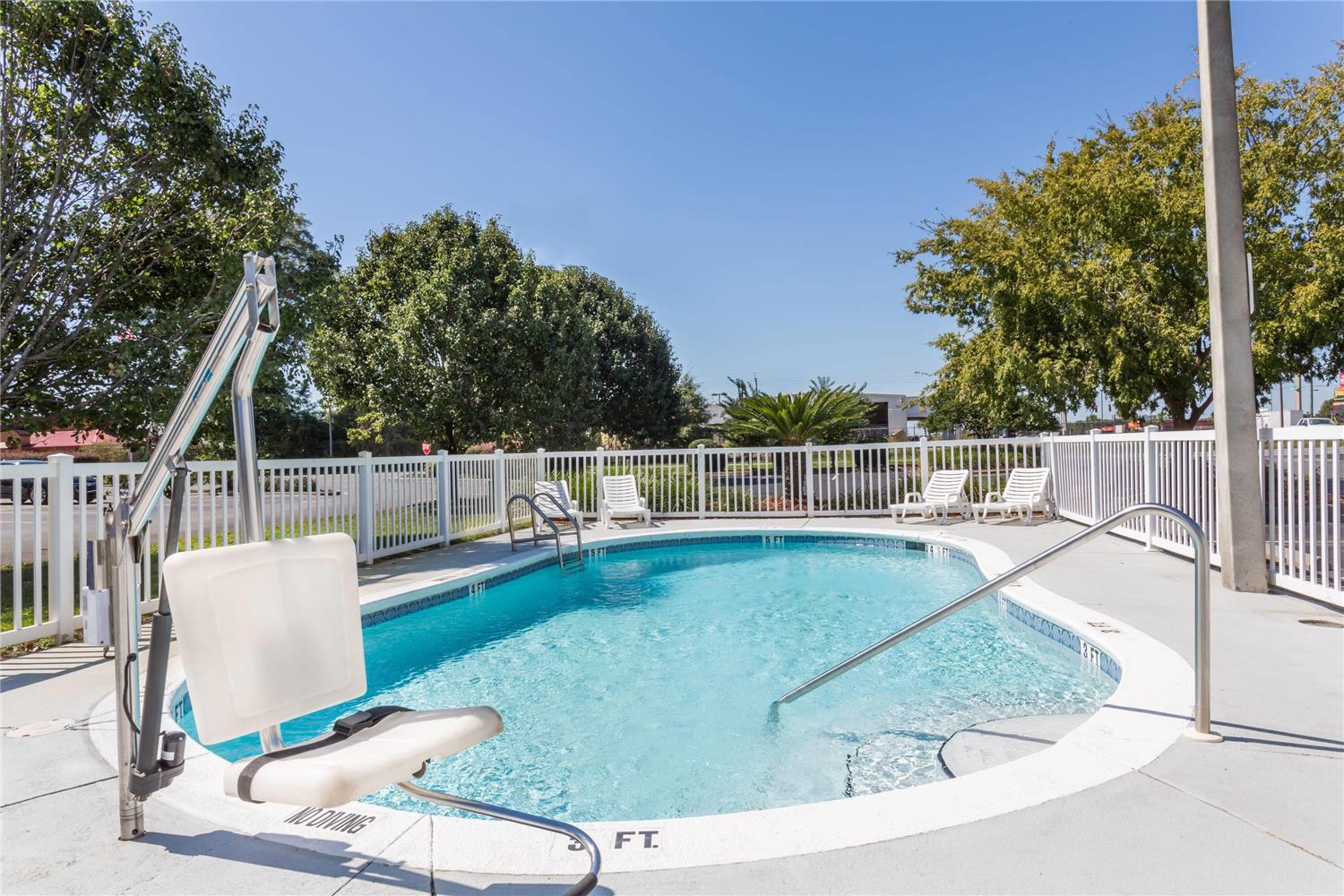 Microtel Inn Suites By Wyndham Marianna 14/23