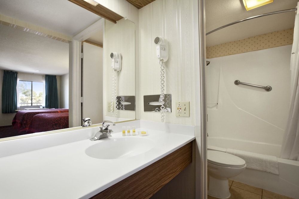 Days Inn by Wyndham Gilroy 18/21