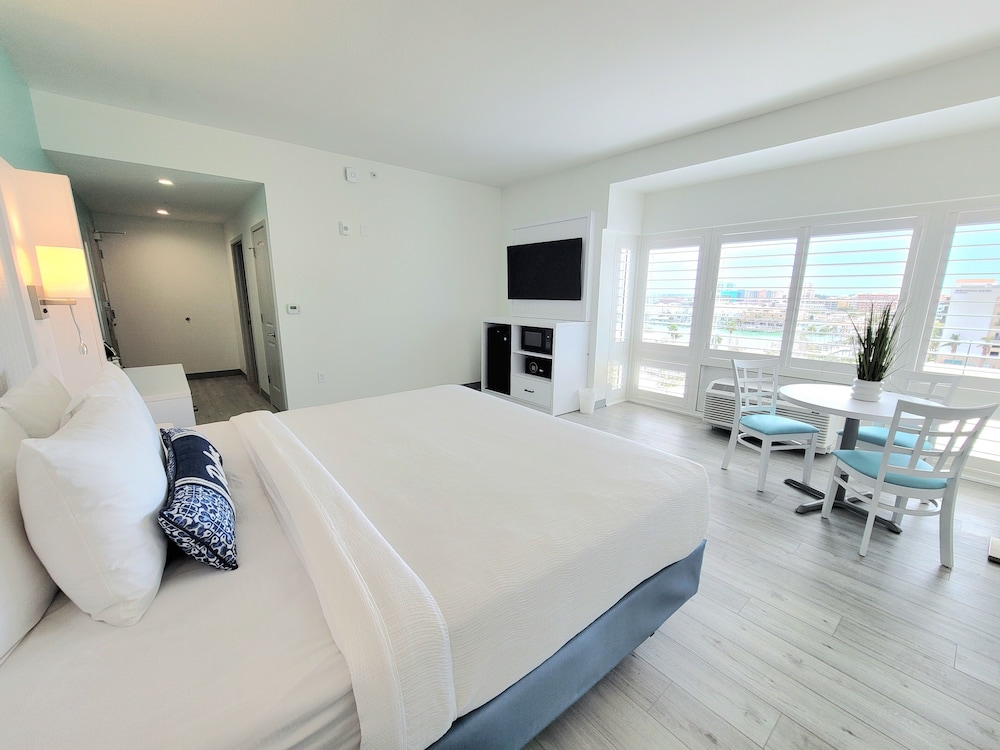 Room at ChartHouse Clearwater Beach Marina Hotel, CLEARWATER BEACH - FL