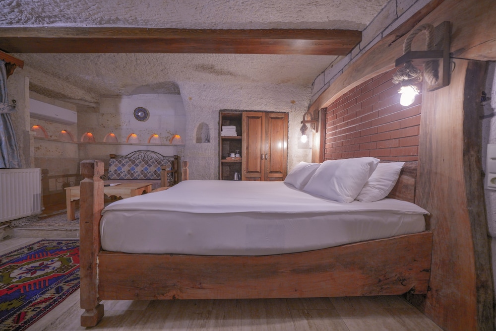 DOUBLE BED, GROUND FLOOR