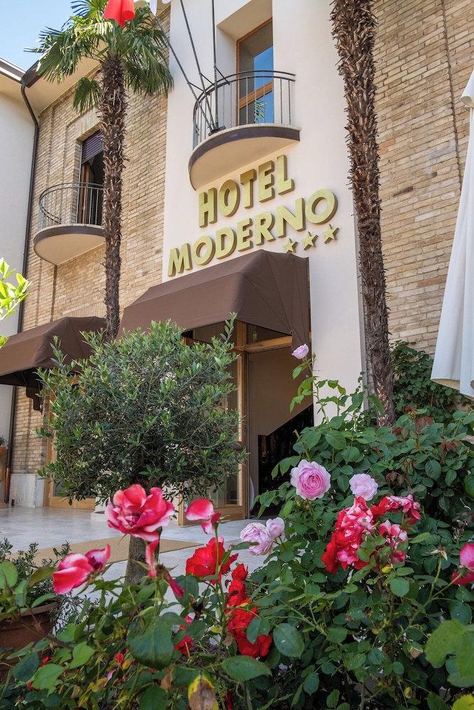 Hotel Moderno Assisi 46/50