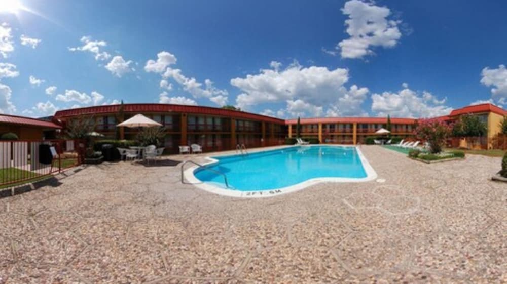 Quality Inn Ada near University 40/43
