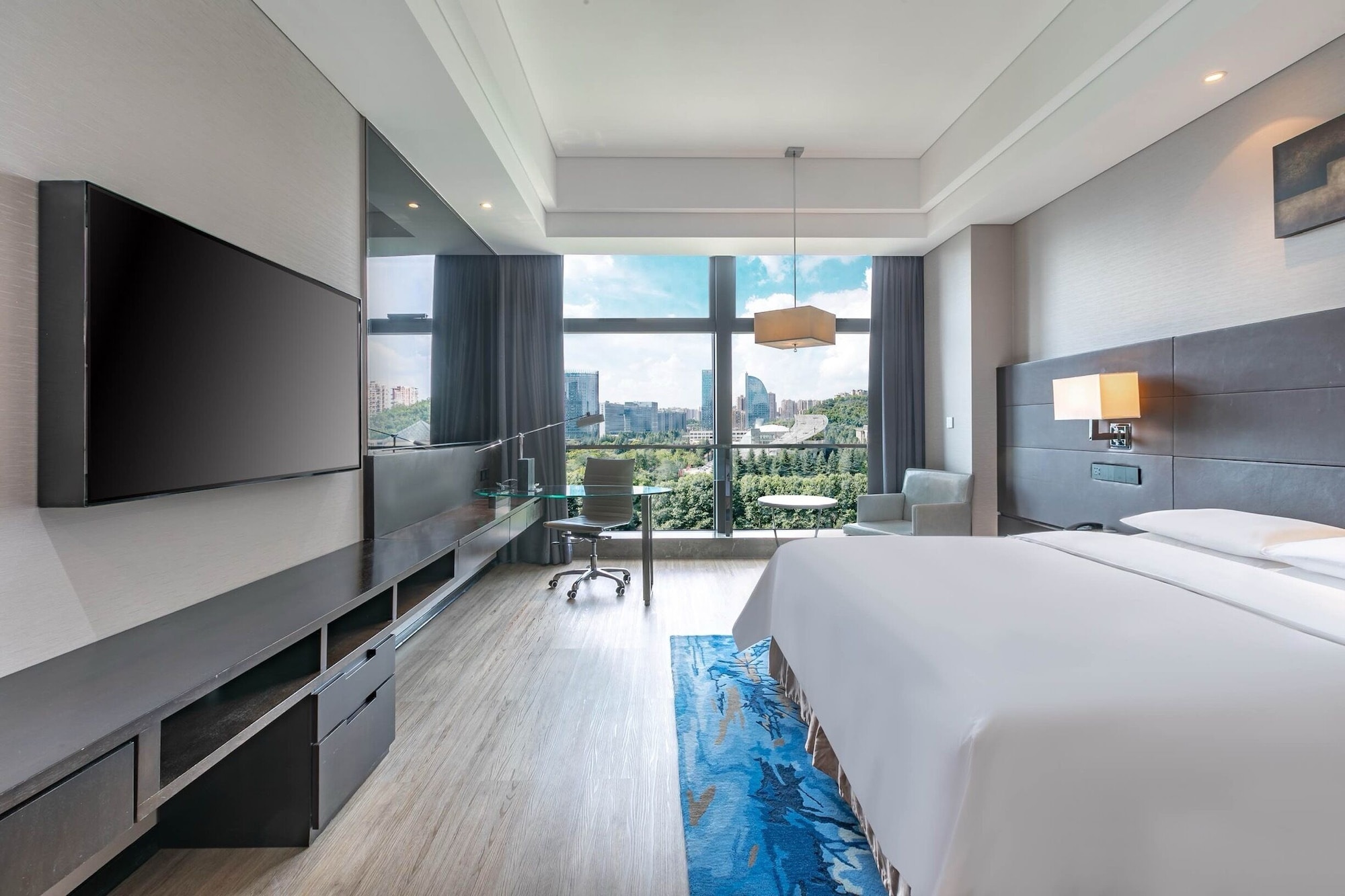 Premier, King Bed, City View