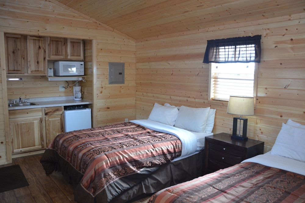 Roosevelt Inn and Suites 8/38